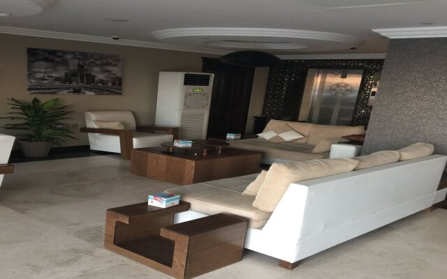 La Fontaine Al Hamra Suites