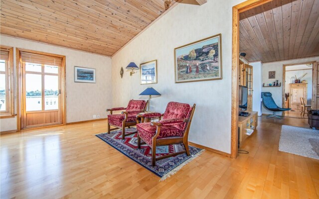 Awesome Home in Fjørtoft With 5 Bedrooms, Internet and Sauna