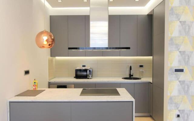 Modern 1BR apartment with swimming pool