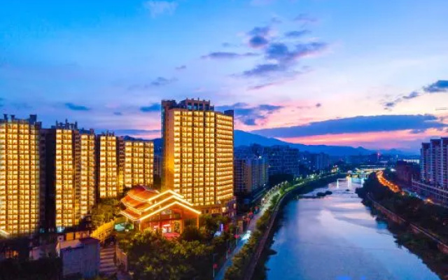 Wuzhishan Qingneng Lijingwan Hotel