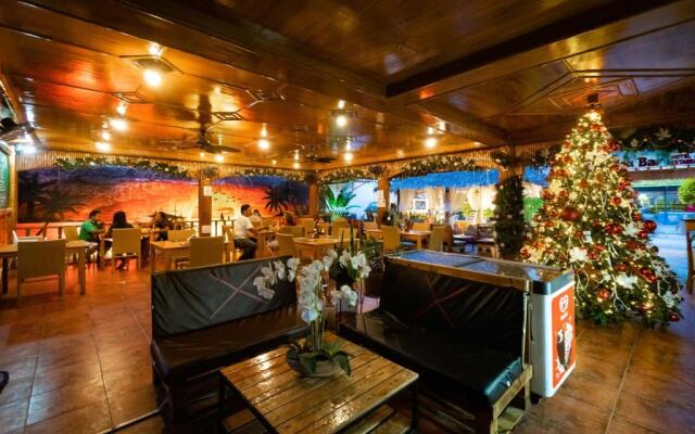 Coucou Bar Hotel and Restaurant