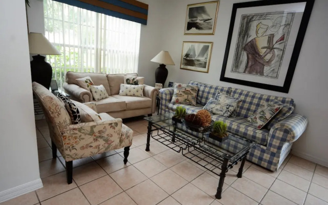 4648 5- Bdrm'Slake Views Facing Poolwater View