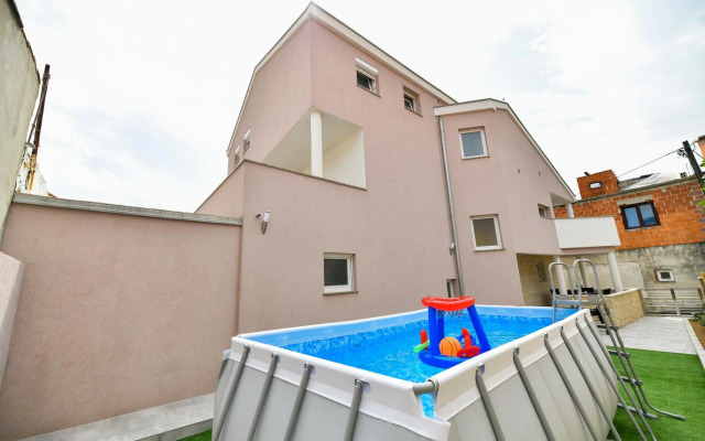 Modern holiday apartment "Libra" with swimming pool