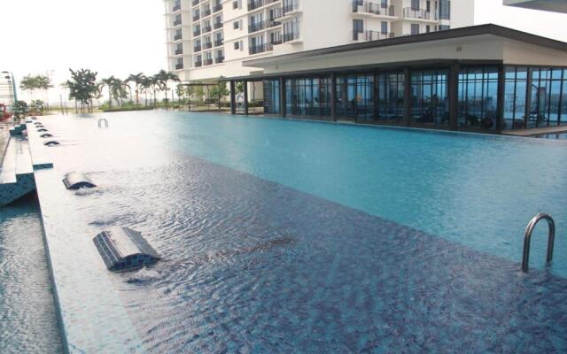 De Houz - Trefoil Setia Alam Home Stay