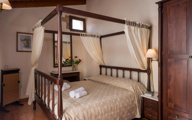 Spilia Village Hotel & Villas