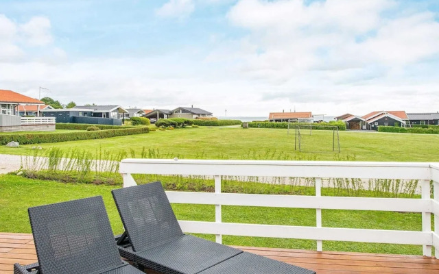 Vibrant Holiday Home in Juelsminde near Sea