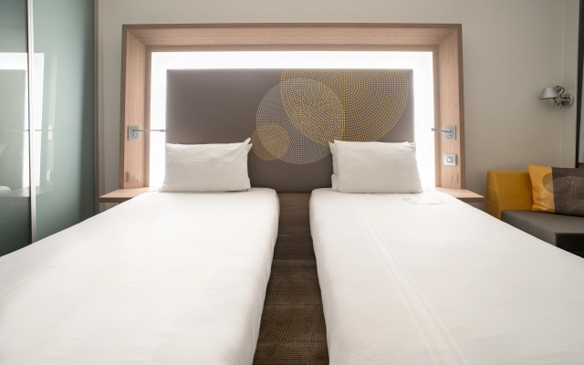 Novotel London Brentford - Image 4