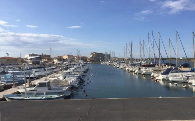 Peaceful Villa in Serignan