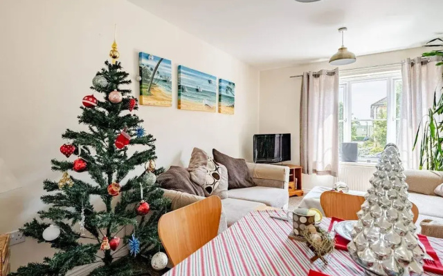 2 Bed Flat - Sleeps 4 - Pets - Parking - Garden