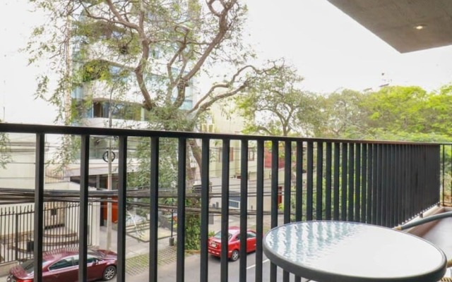 w Splendid 1BR With Balcony in Miraflores