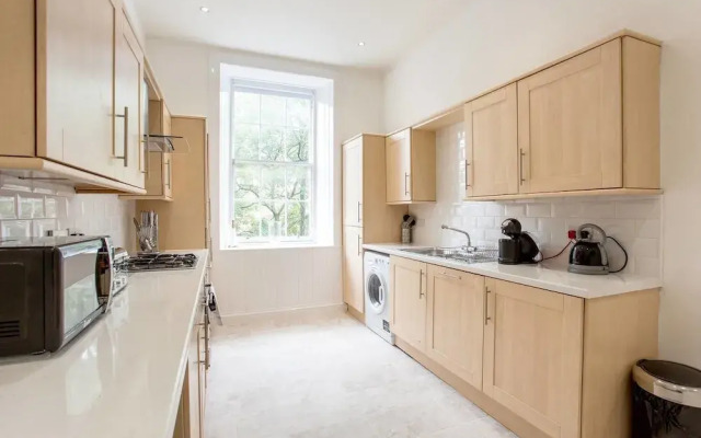 Perfect City Centre Location 50M From Princes St