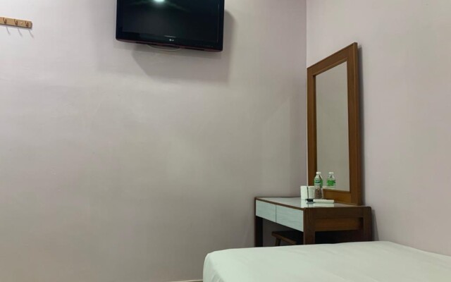 OYO 89877 Sun Triang Hotel