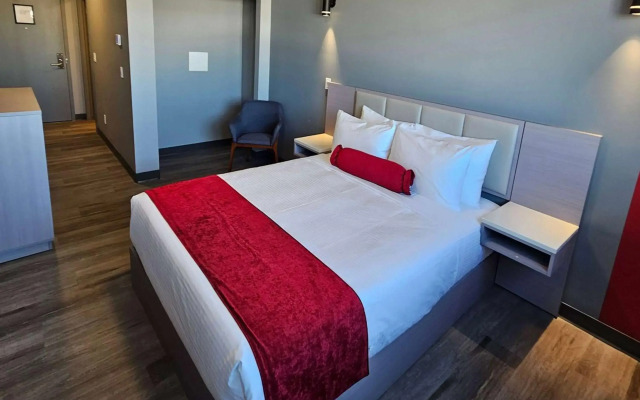 Ramada by Wyndham West Edmonton Hotel & Suites