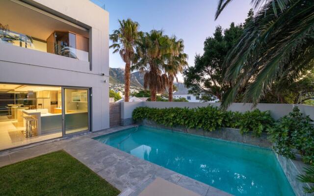 Amara Lincoln - 100m From Camps Bay Beach
