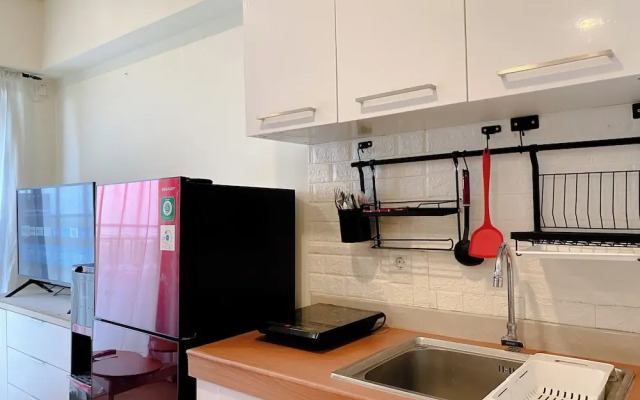 Clean And Homey 2Br At Meikarta Apartment
