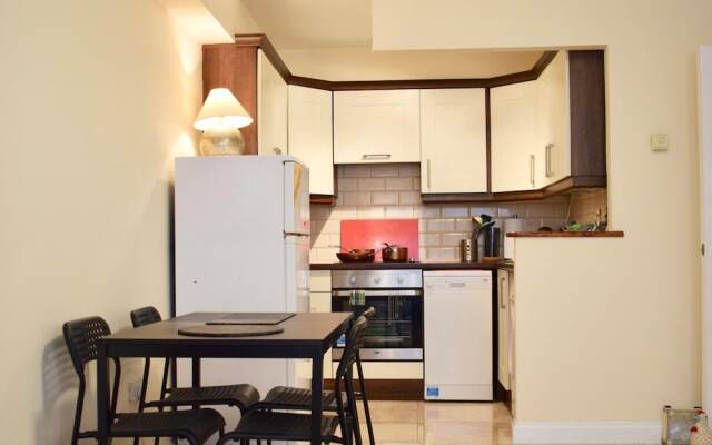 1 Bedroom Apartment on Cathal Brugha St Sleeps 2