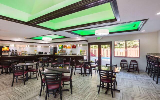 Quality Inn & Suites Holland