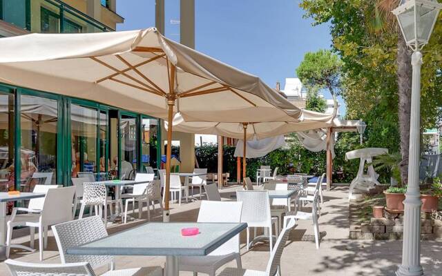 Gadames Hotel - Lunch on the Beach