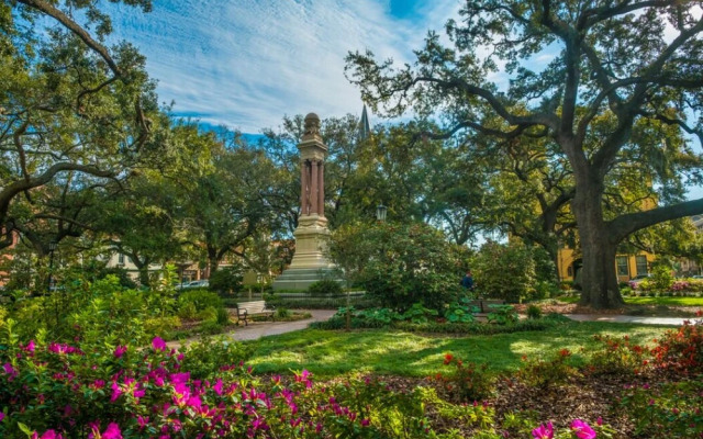 4 BR Beauty blocks from the River