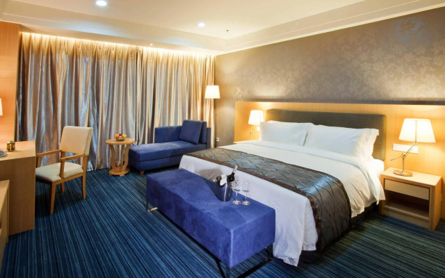 Kunshan Dianshan Lake Century Hotel