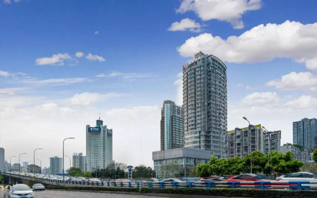 Rezen Kingtown Hotel (Chongqing Xinpaifang)