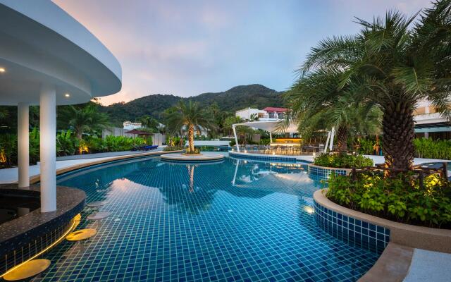 Novotel Phuket Karon Beach Resort And Spa - SHA Extra Plus