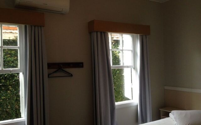 Central Palace Hotel