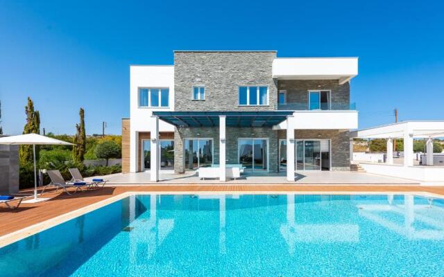 Villa Dione by Ezoria