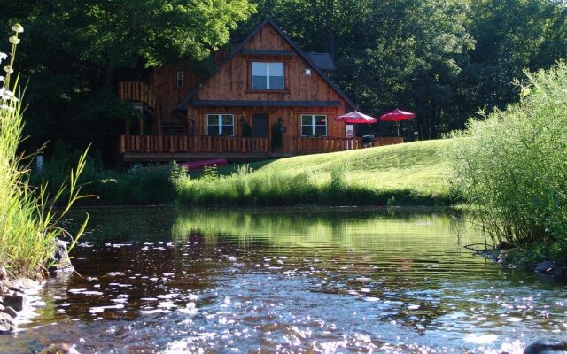 The Highlands Motel & Lodge