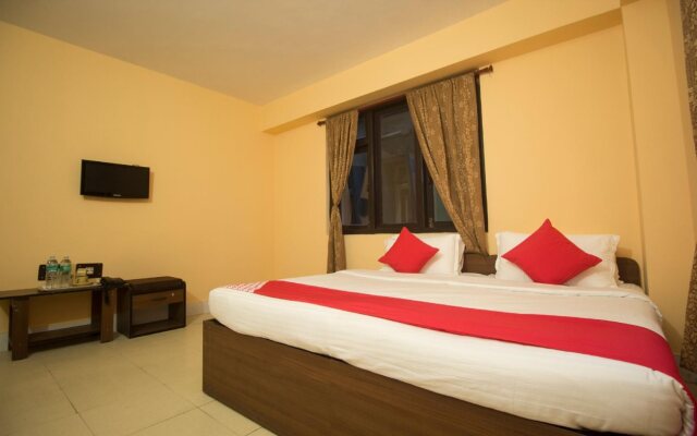 Hotel Golden Shangrila By OYO Rooms