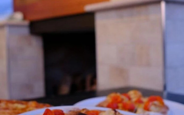 Tenuta con due Abitazioni Indipendenti e Piscina