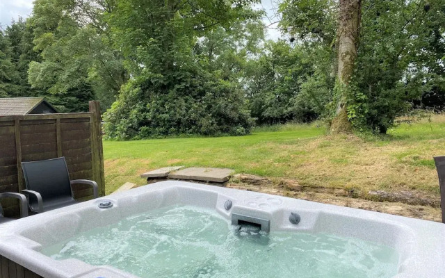 Birch 18 With Hot Tub, Newton Stewart