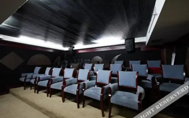 Vienna Hotel (Liuyang River Bridge Pedestrian Street)