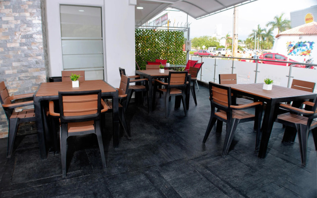 Hotel BQuin Plaza