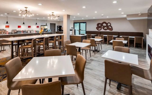 Best Western Plus Bourbonnais Hotel & Suites