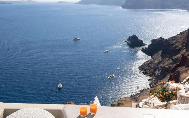 SantorOia Luxury Suites