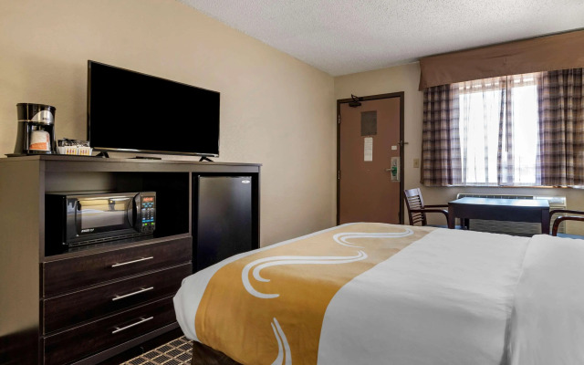 Quality Inn & Suites Warren