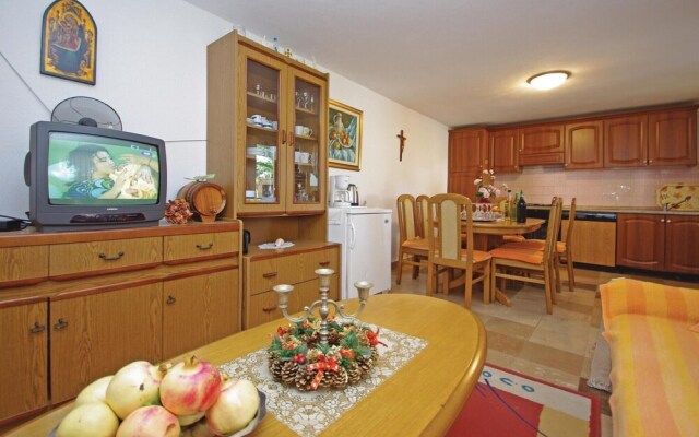 Beautiful Home in Podaca With Wifi and 4 Bedrooms