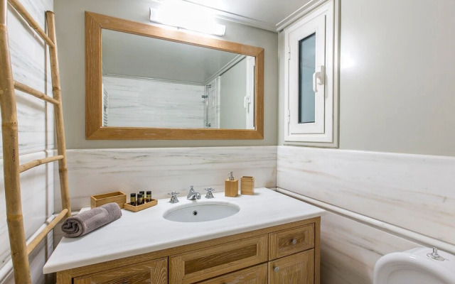 Aerides 3 Luxury Suites