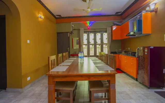 OYO 348 Hotel Park Treasure