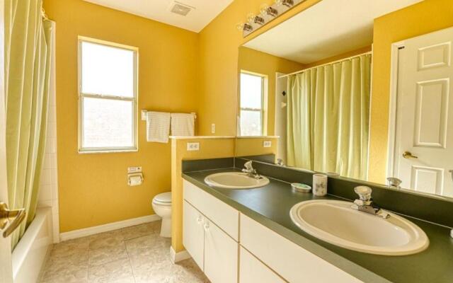 Clifford's Pinewood Estates Vacation Home