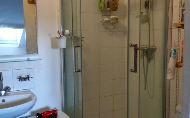 2 rooms flat Clichy Levallois