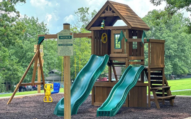 Lake-view Margaritaville Retreat w/ Screened Porch