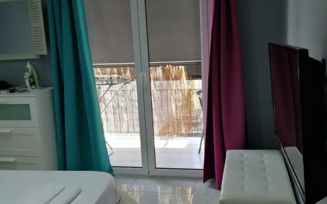 Bright And Modernized Apartment Psyri