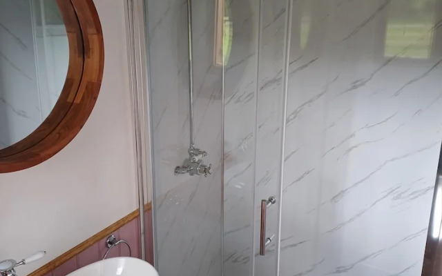 The Heartwood - Luxury Cabin Near York