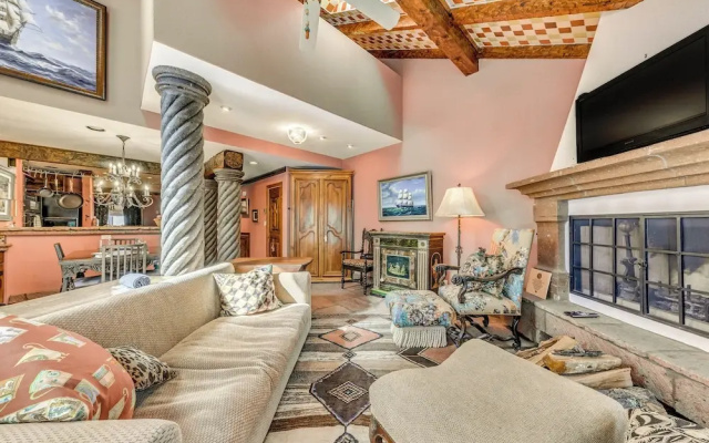 Cloudcroft Home w/ Fireplace Near Downtown!