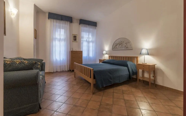 San Lorenzo Roomy Apartment