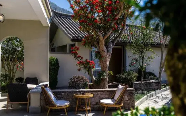 Tengchong Yunhaiju Hot Spring Courtyard Inn