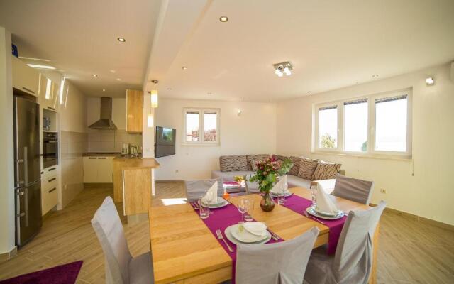 Apartments Emil Zora