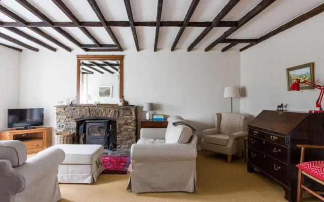 Simple Luxury in Brecon Beacons Village House